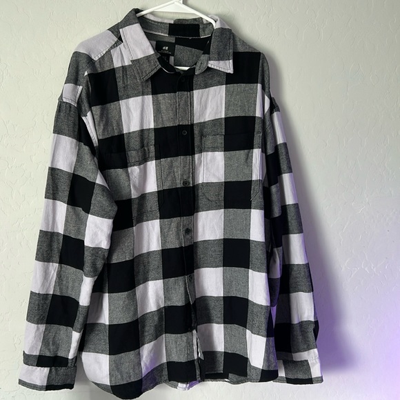 Black and white button up polo - Picture 1 of 3